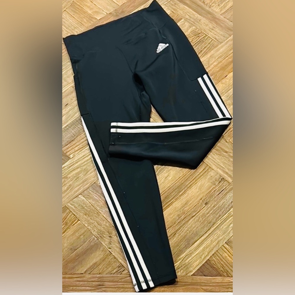 EUC! Adidas Women’s Aero ready leggings, Size Medium, Black w/white stripes